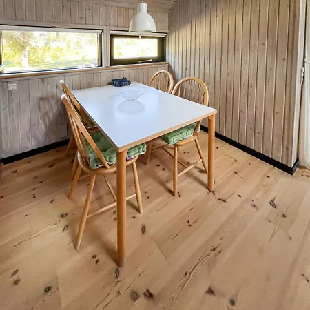 Vakantiehuis 2 Bedroom Awesome In
